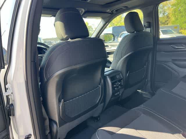 2026 Jeep Grand Cherokee GRAND CHEROKEE LAREDO X 4X4