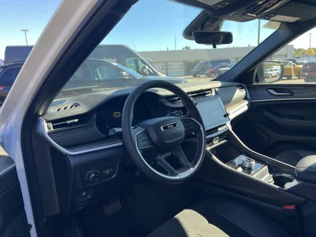2027 Jeep Grand Cherokee GRAND CHEROKEE LAREDO ALTITUDE 4X4