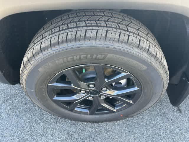 2027 Jeep Grand Cherokee GRAND CHEROKEE LAREDO ALTITUDE 4X4