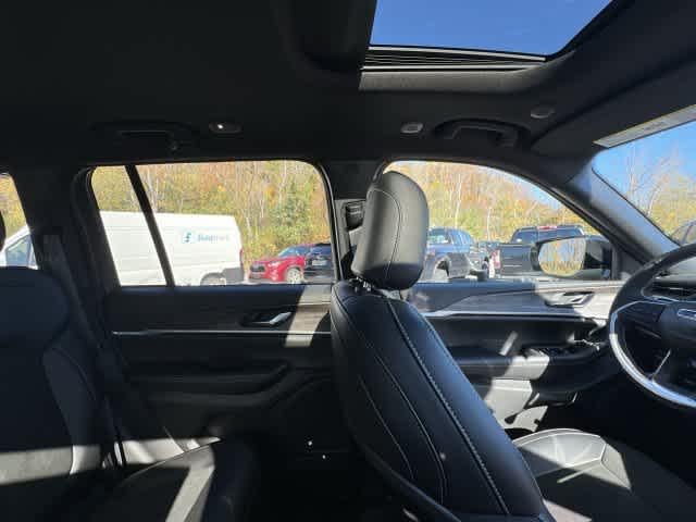 2027 Jeep Grand Cherokee GRAND CHEROKEE LAREDO ALTITUDE 4X4