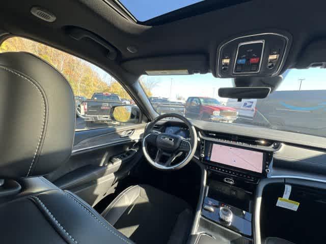 2027 Jeep Grand Cherokee GRAND CHEROKEE LAREDO ALTITUDE 4X4
