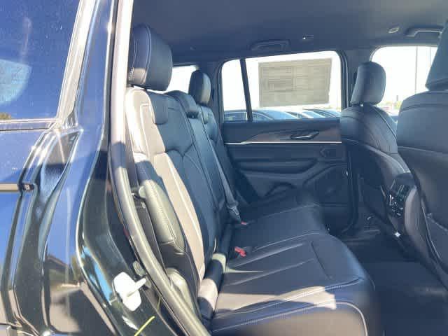 2027 Jeep Grand Cherokee GRAND CHEROKEE LIMITED 4X4