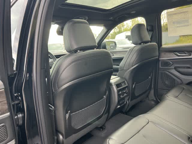 2027 Jeep Grand Cherokee GRAND CHEROKEE LIMITED 4X4