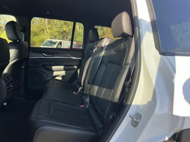 2027 Jeep Grand Cherokee GRAND CHEROKEE LIMITED 4X4