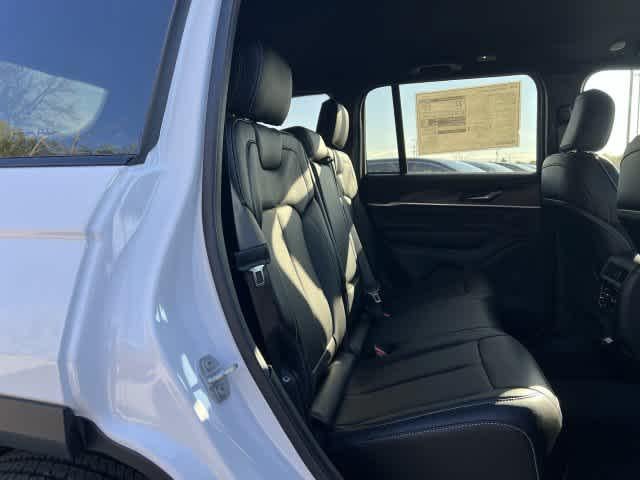 2027 Jeep Grand Cherokee GRAND CHEROKEE LIMITED 4X4
