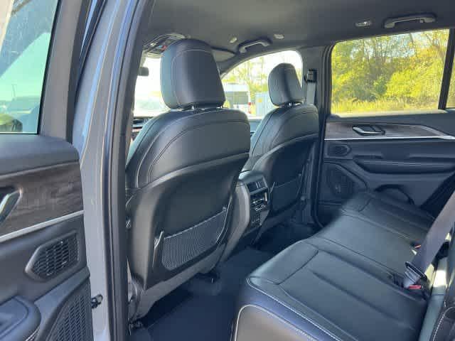 2027 Jeep Grand Cherokee GRAND CHEROKEE LIMITED 4X4