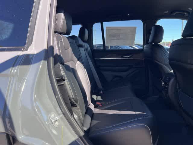 2027 Jeep Grand Cherokee GRAND CHEROKEE LIMITED 4X4