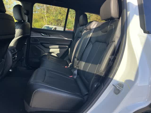 2027 Jeep Grand Cherokee GRAND CHEROKEE LIMITED 4X4