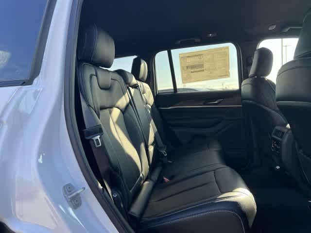 2027 Jeep Grand Cherokee GRAND CHEROKEE LIMITED 4X4