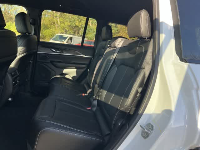 2027 Jeep Grand Cherokee GRAND CHEROKEE LIMITED 4X4