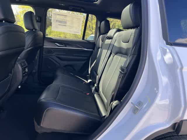 2027 Jeep Grand Cherokee GRAND CHEROKEE LIMITED 4X4