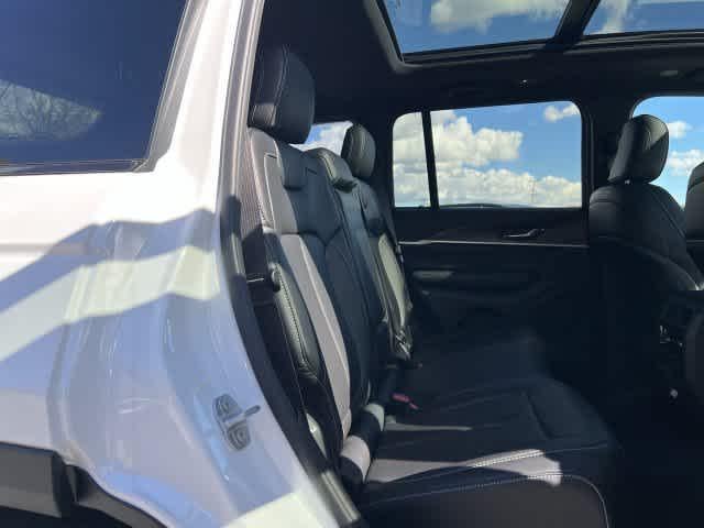 2027 Jeep Grand Cherokee GRAND CHEROKEE LIMITED 4X4