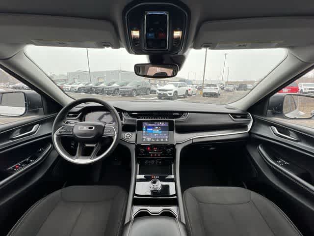 2023 Jeep Grand Cherokee L Laredo 4x4