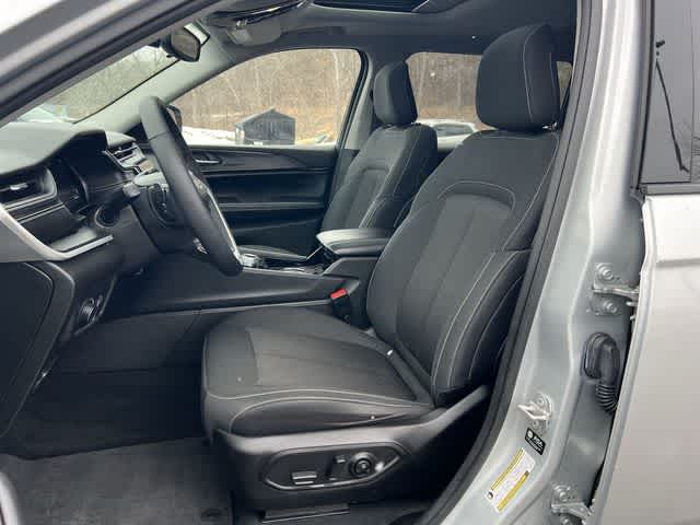2023 Jeep Grand Cherokee L Laredo 4x4