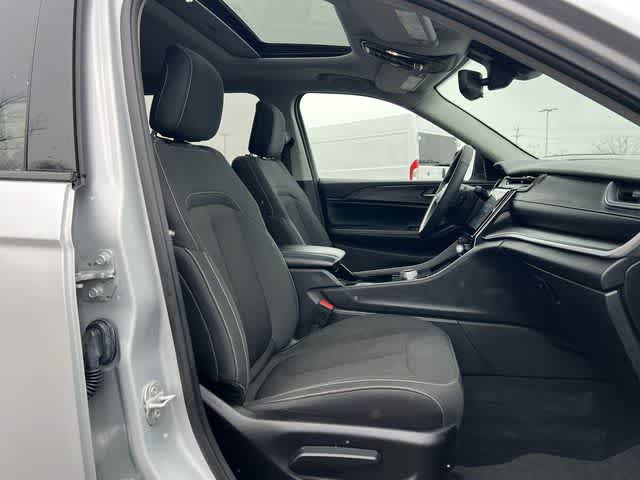 2023 Jeep Grand Cherokee L Laredo 4x4