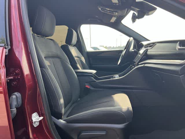 2025 Jeep Grand Cherokee L Laredo 4x4