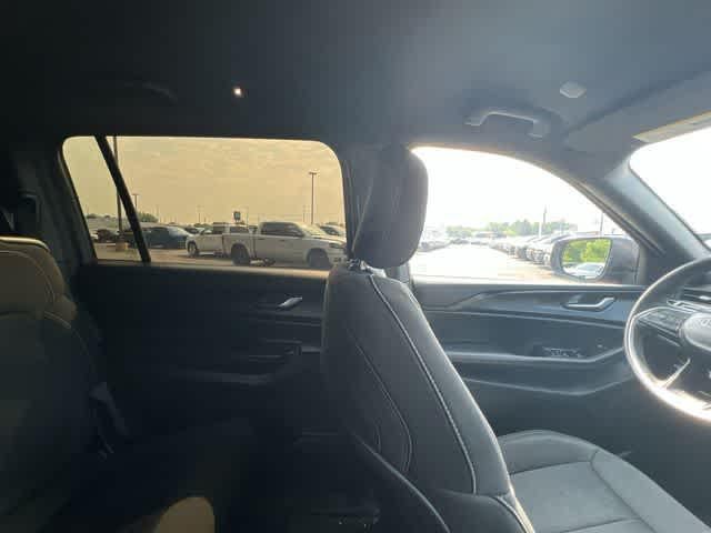 2025 Jeep Grand Cherokee L Laredo 4x4