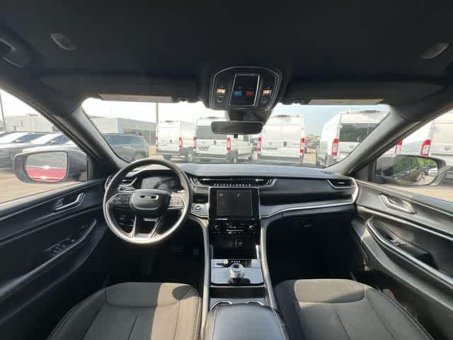 2025 Jeep Grand Cherokee L Laredo 4x4