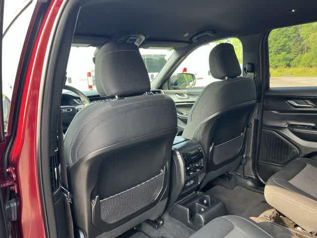 2025 Jeep Grand Cherokee L Laredo 4x4
