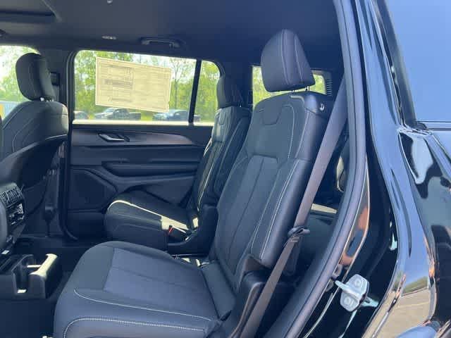 2026 Jeep Grand Cherokee GRAND CHEROKEE L LAREDO X 4X4