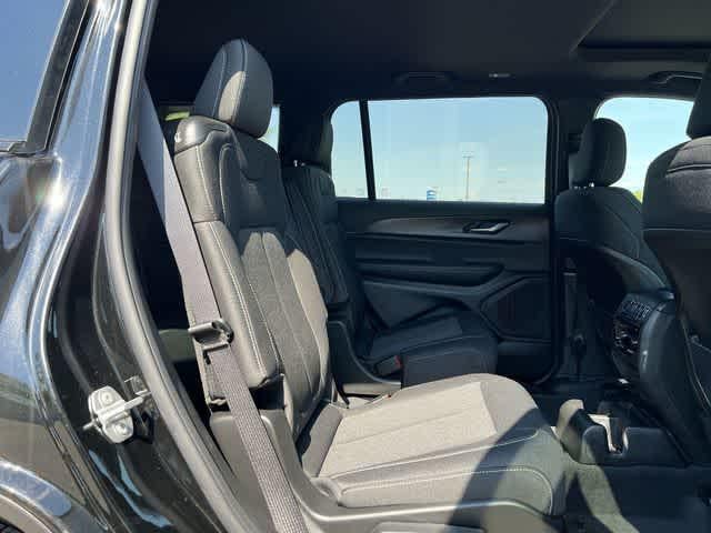 2026 Jeep Grand Cherokee GRAND CHEROKEE L LAREDO X 4X4