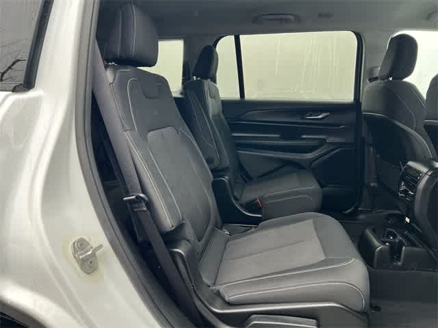 2023 Jeep Grand Cherokee L Laredo 4x4