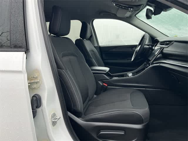 2023 Jeep Grand Cherokee L Laredo 4x4