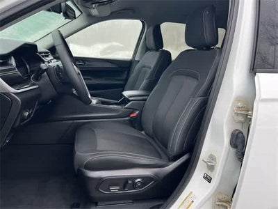 2023 Jeep Grand Cherokee L Laredo 4x4