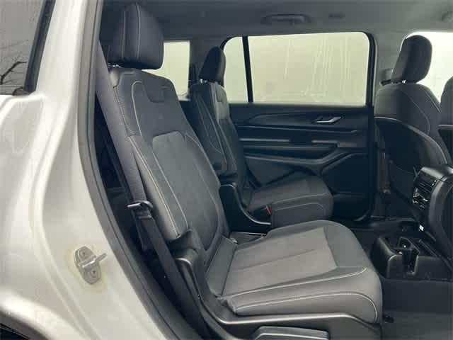 2023 Jeep Grand Cherokee L Laredo 4x4