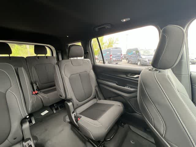 2026 Jeep Grand Cherokee GRAND CHEROKEE L LAREDO X 4X4