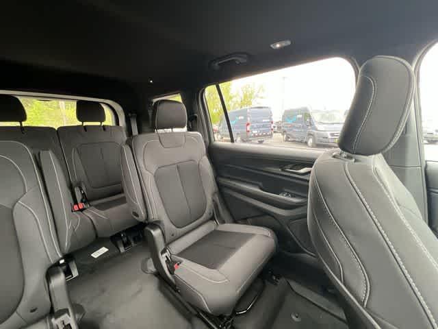2026 Jeep Grand Cherokee GRAND CHEROKEE L LAREDO X 4X4