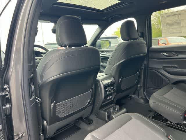 2026 Jeep Grand Cherokee GRAND CHEROKEE L LAREDO X 4X4