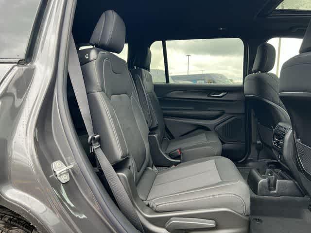 2026 Jeep Grand Cherokee GRAND CHEROKEE L LAREDO X 4X4