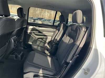 2023 Jeep Grand Cherokee L Laredo 4x4