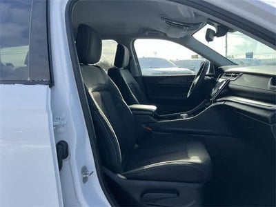 2023 Jeep Grand Cherokee L Laredo 4x4