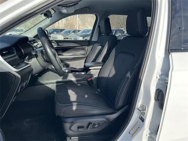 2023 Jeep Grand Cherokee L Laredo 4x4