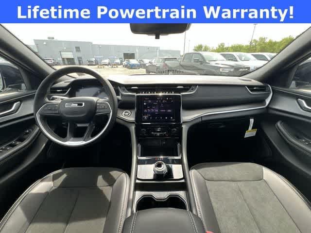 2025 Jeep Grand Cherokee L Altitude 4x4