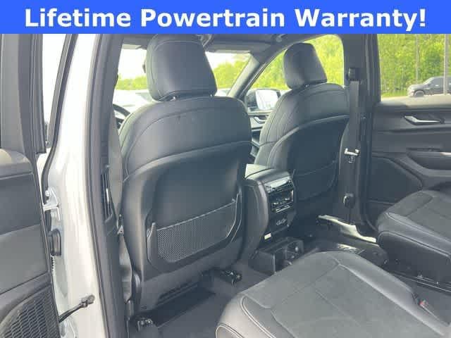 2025 Jeep Grand Cherokee L Altitude 4x4