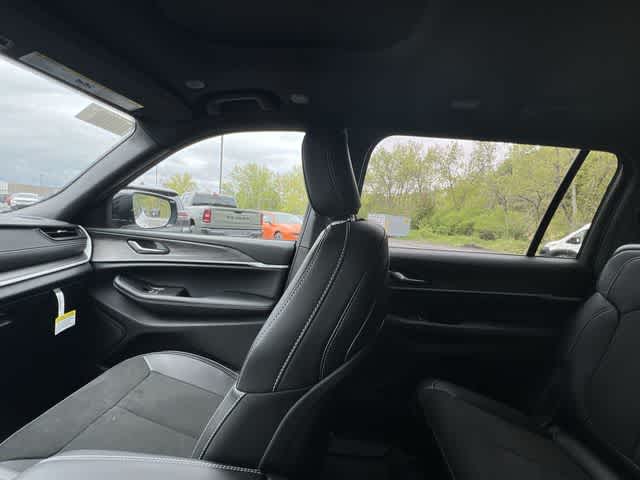 2026 Jeep Grand Cherokee GRAND CHEROKEE L LAREDO ALTITUDE 4X4