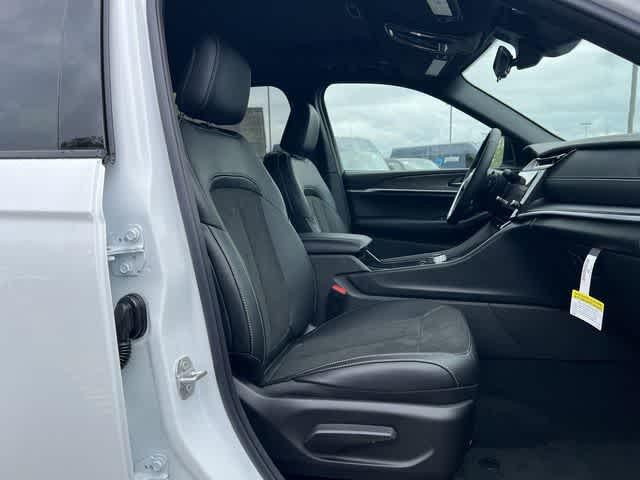 2026 Jeep Grand Cherokee GRAND CHEROKEE L LAREDO ALTITUDE 4X4