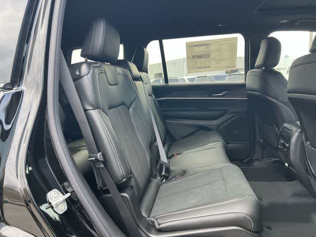 2026 Jeep Grand Cherokee GRAND CHEROKEE L LAREDO ALTITUDE 4X4