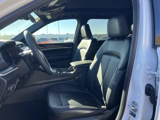 2027 Jeep Grand Cherokee GRAND CHEROKEE L LIMITED 4X4