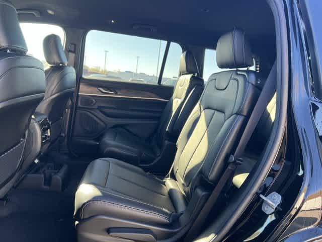 2027 Jeep Grand Cherokee GRAND CHEROKEE L LIMITED 4X4