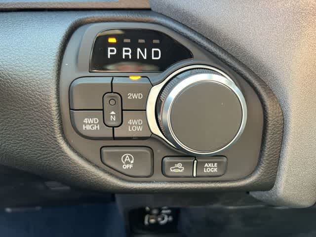 2026 RAM 1500 RAM 1500 WARLOCK CREW CAB 4X4 5'7' BOX