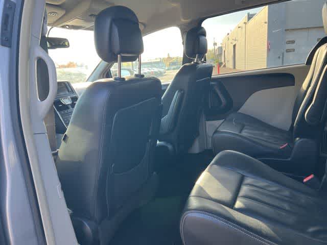 2016 Chrysler Town & Country Touring