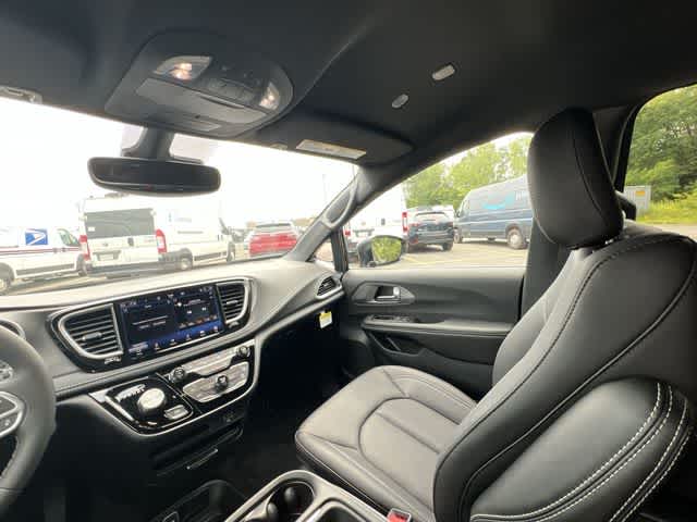 2027 Chrysler Pacifica PACIFICA SELECT AWD