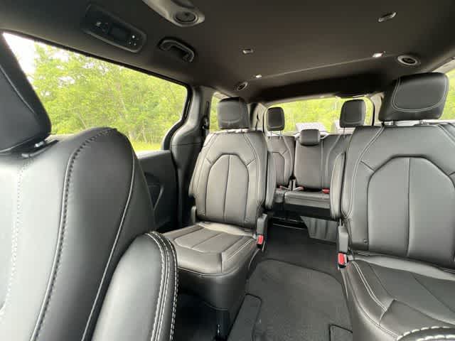 2027 Chrysler Pacifica PACIFICA SELECT AWD