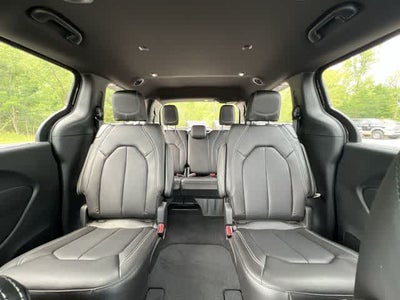 2027 Chrysler Pacifica PACIFICA SELECT AWD