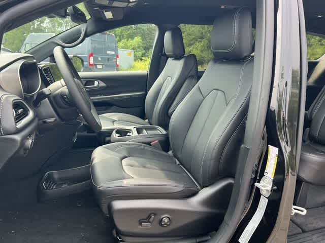 2027 Chrysler Pacifica PACIFICA SELECT AWD