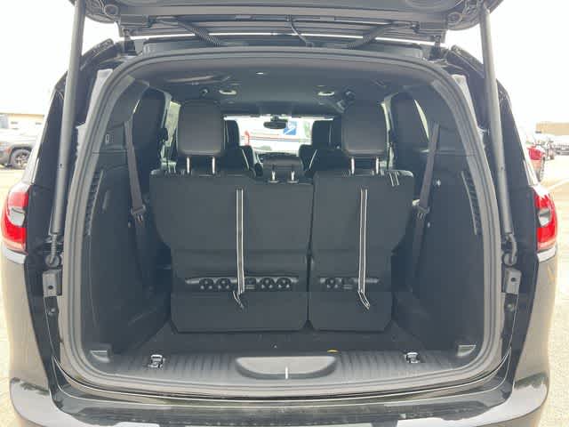 2027 Chrysler Pacifica PACIFICA SELECT AWD